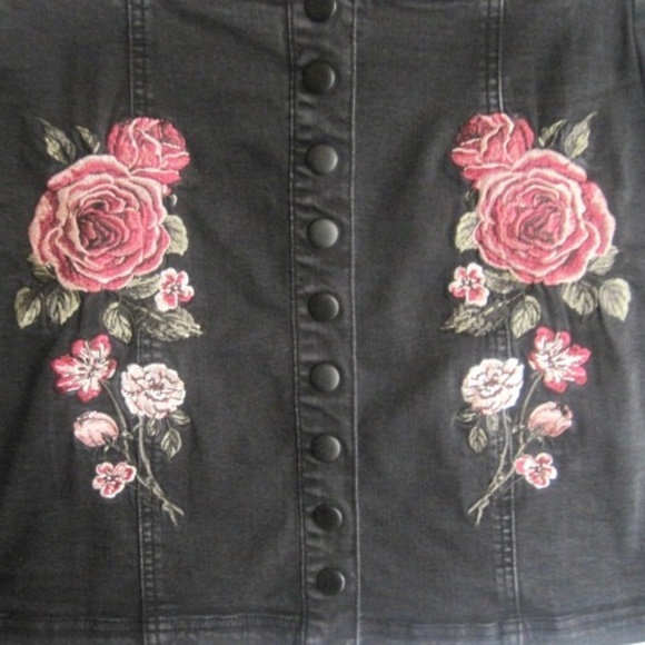 Kendall & Kylie Embroidered Denim Mini Skirt - Picture 4 of 6